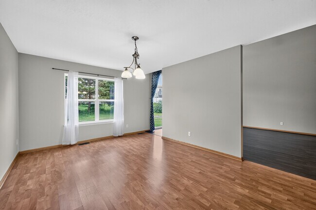 Building Photo - 1110 Rose Dr