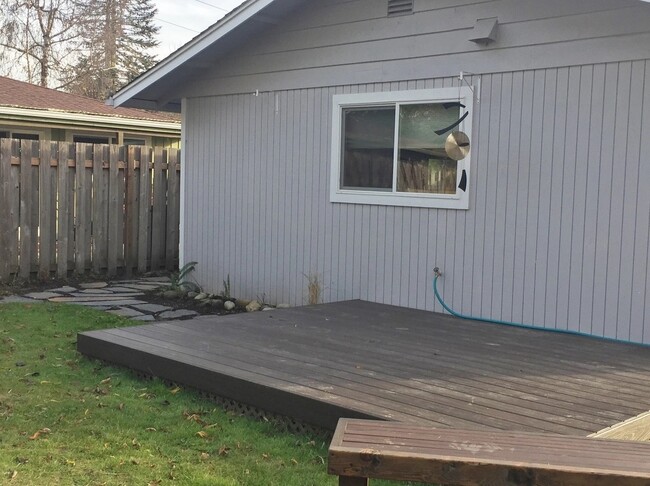 Deck - 616 Emerson St SW