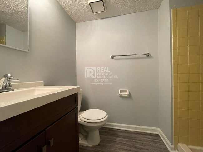 Building Photo - **MOVE IN SPECIAL!**Beautiful 2 Bed 2 Bath...