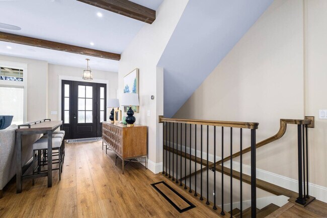 Building Photo - 1112 N St Peter St