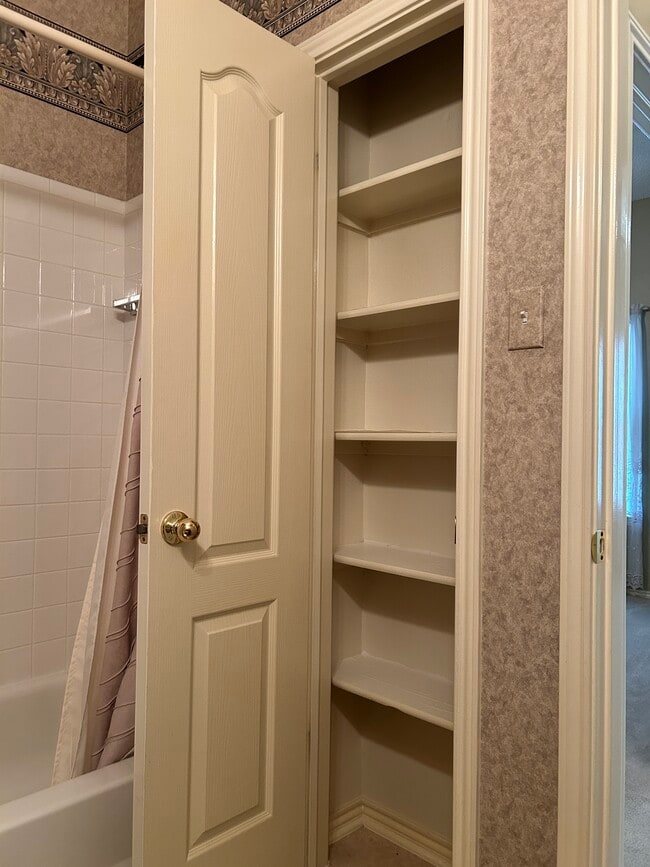 Building Photo - 5706 Quail Crown