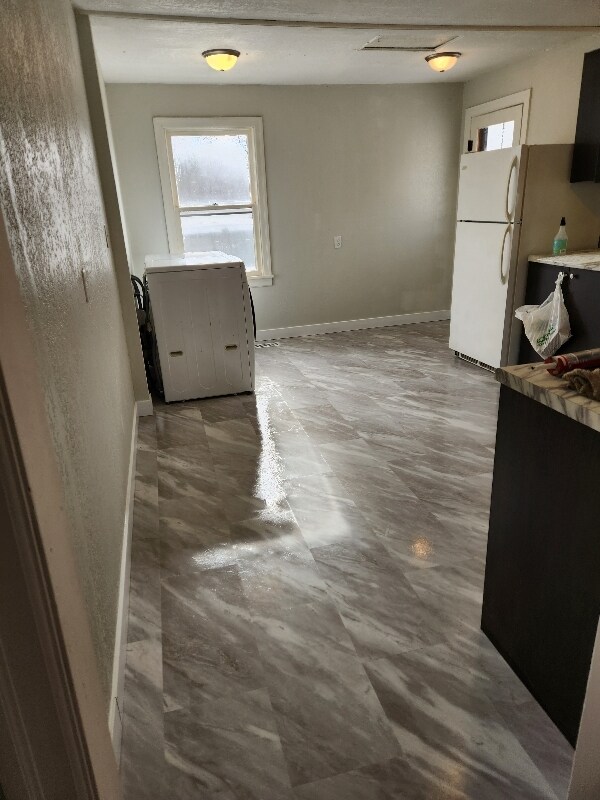 Building Photo - 300 Nipper St