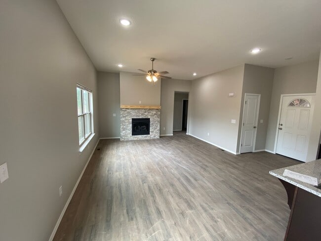 Building Photo - Comfortable four-bedroom home.