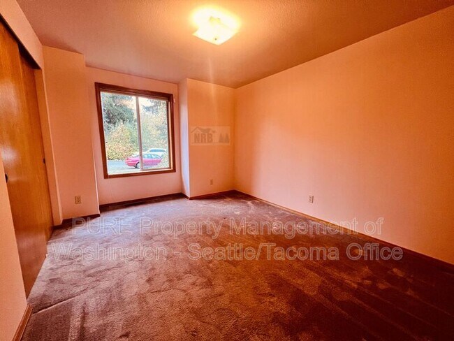 Building Photo - 2913 Briar Lea Loop SE