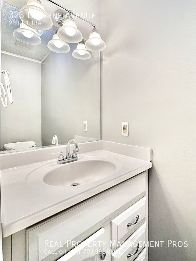 Building Photo - 323 Laverne Ave