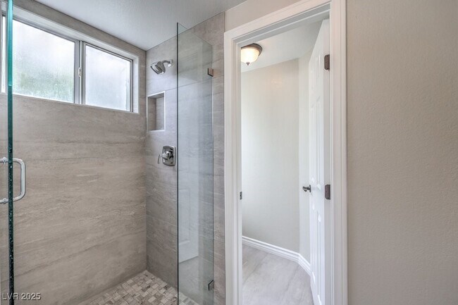 Building Photo - 10024 Sail Landing Ct