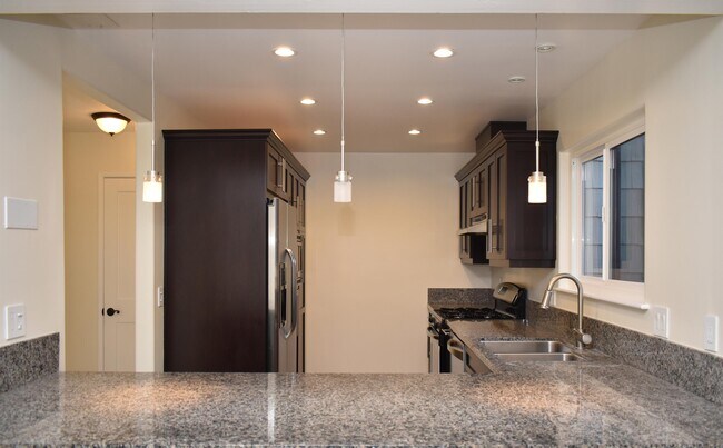 Primary Photo - 407 W Pedregosa St