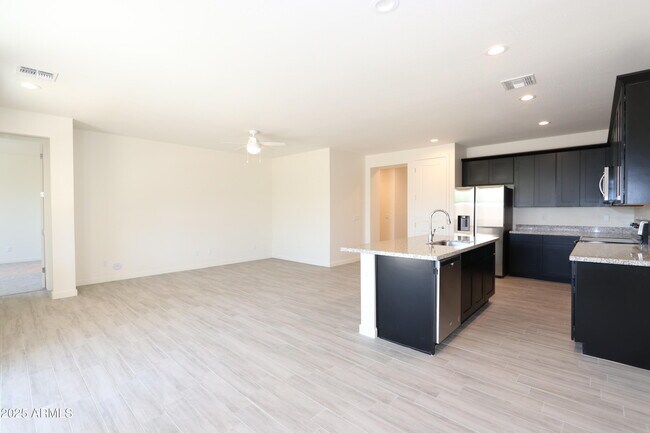 Building Photo - 2313 W Pollack St
