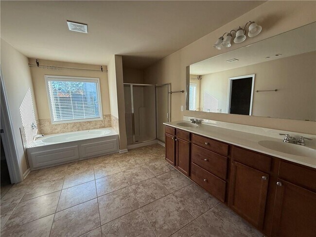 Building Photo - 480 Meadow Hill Dr