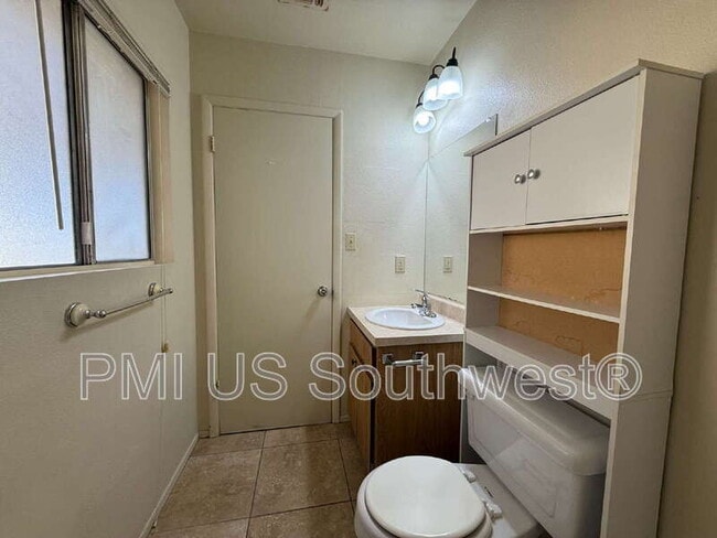 Building Photo - 1842 Gem St