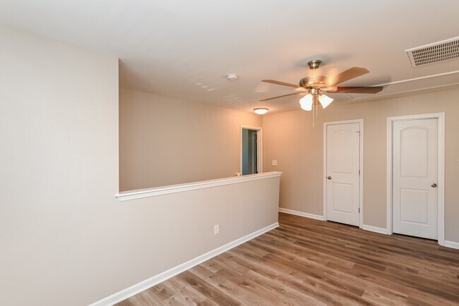 Building Photo - 3 Bedroom Charlotte Home