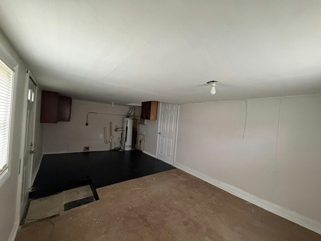 Building Photo - 307 4th St