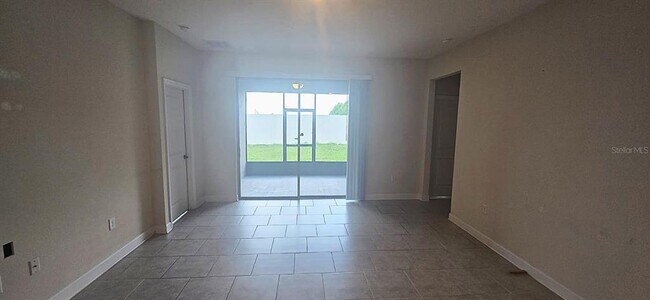 Building Photo - 212 Bergamot Lp