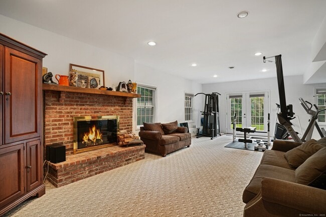 Building Photo - 65 Pine Ridge Rd