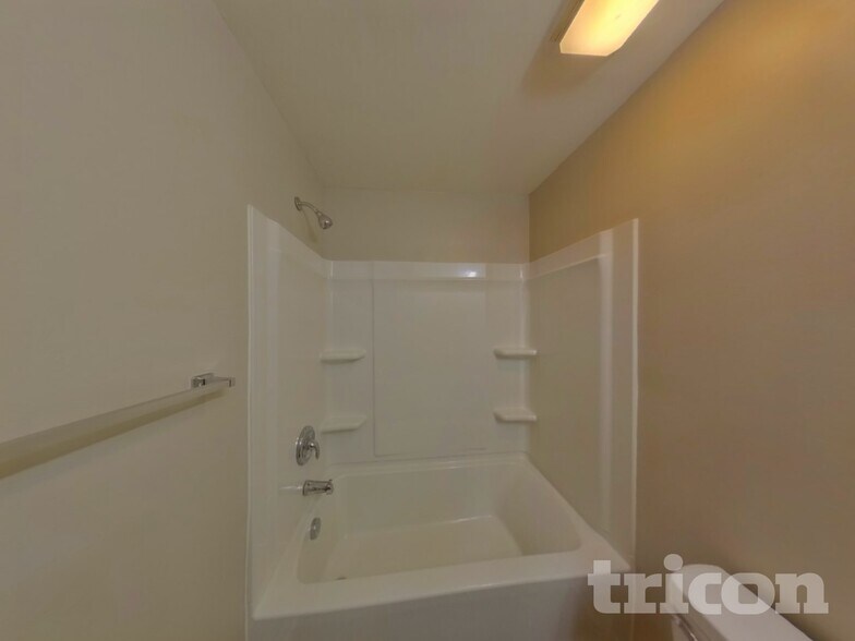 Building Photo - 2480 Marthas Ridge Dr