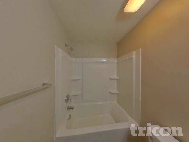 Building Photo - 2480 Marthas Ridge Dr