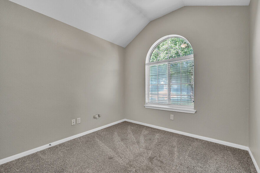 Building Photo - 3715 Westfield Dr