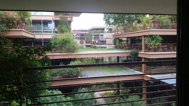 Building Photo - 7131 E Rancho Vista Dr