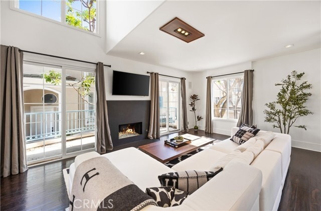 Building Photo - 4 Chandon