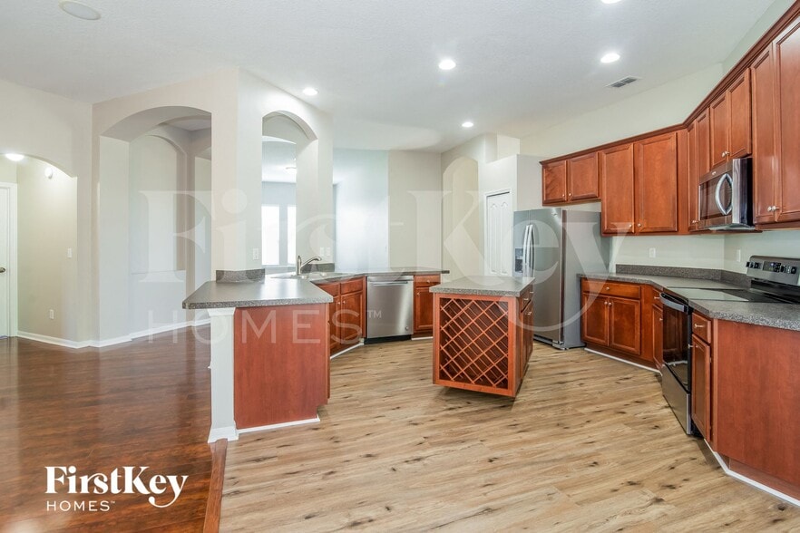 Building Photo - 581 Longmill Ln