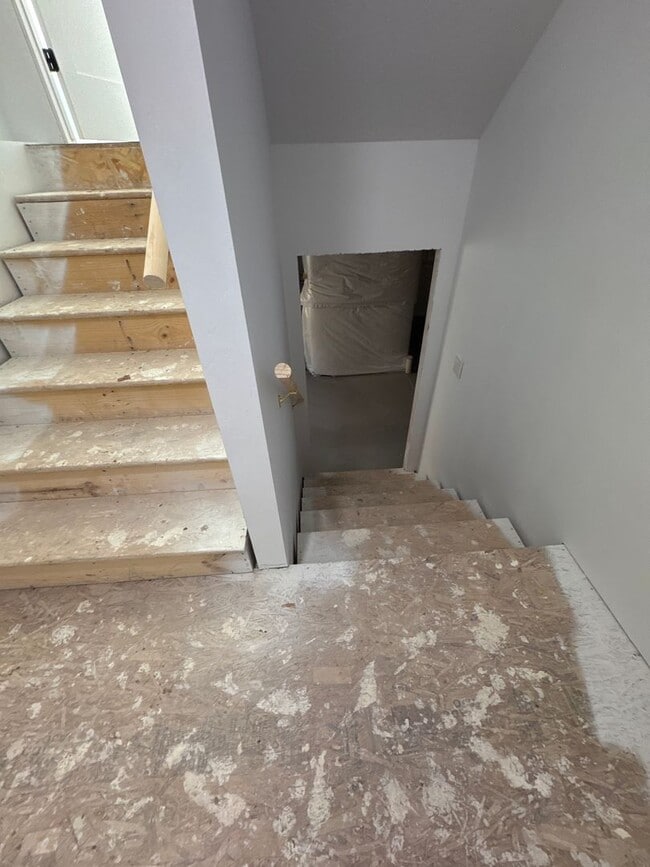 Building Photo - 729 W 350 N