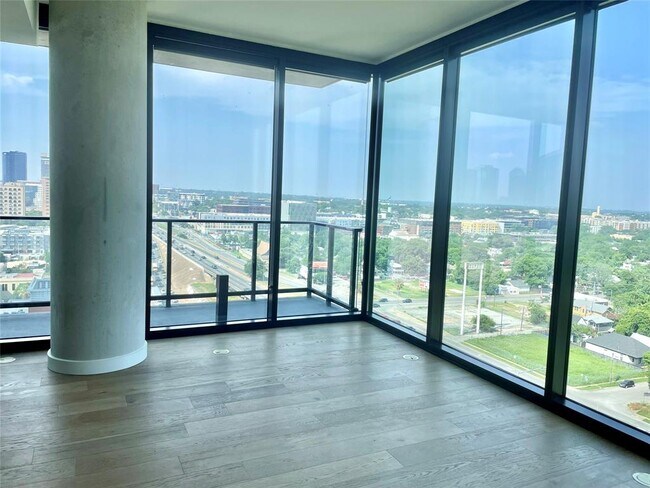 Building Photo - 84 East Ave