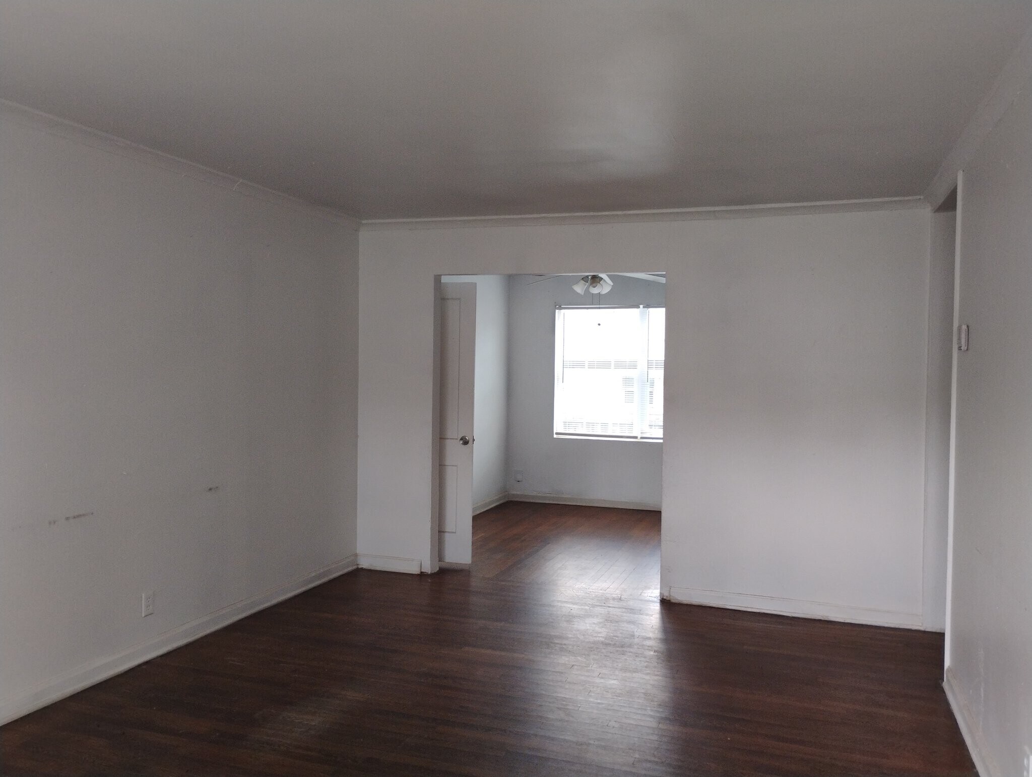 Building Photo - 1633 E 10th St
