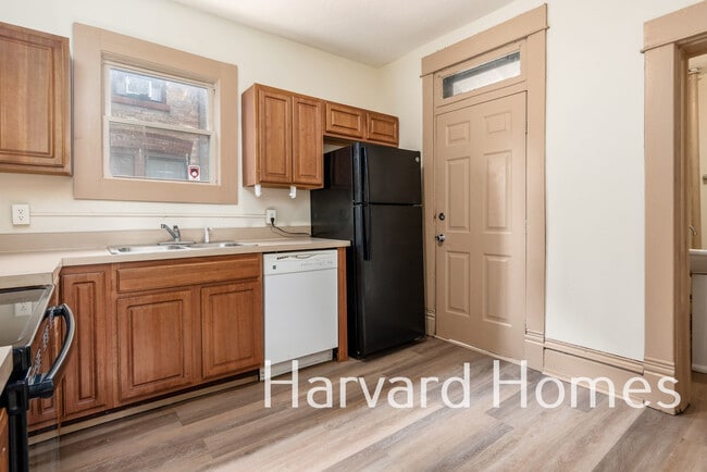 Building Photo - 131 Midland Ave