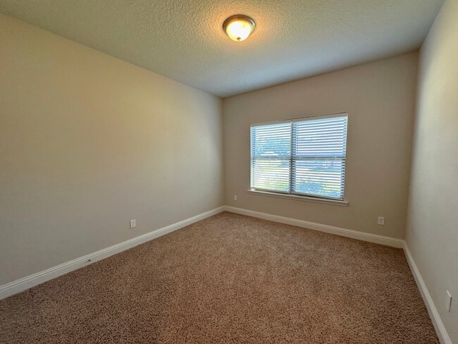 Building Photo - 11464 Oak Aly Dr S
