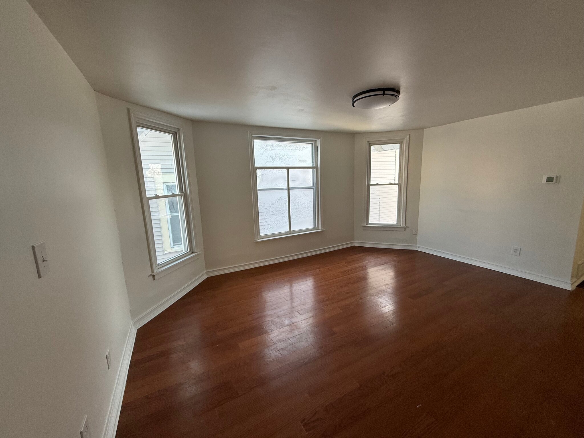 Building Photo - 2547 N Oakland Ave