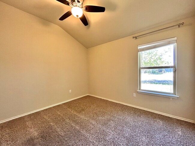 Building Photo - Charming 3-Bedroom Home with Open Layout & Covered Patio!