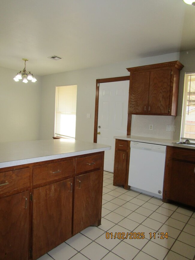 Building Photo - Freshly Painted/New Flooring Home!! No Pets!