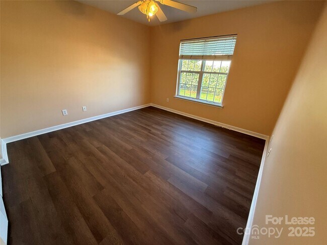 Building Photo - 11042 Woods Corner Ct