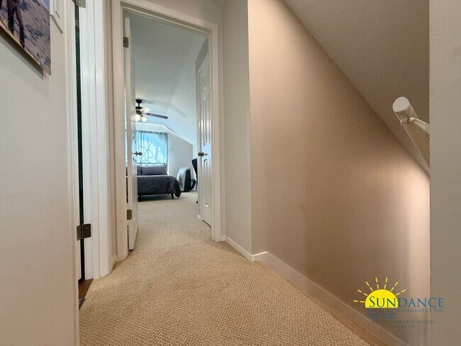 Building Photo - Stunning 5 Bedroom Home in Mary Esther with Beach Access, Pool and Solar Panels!