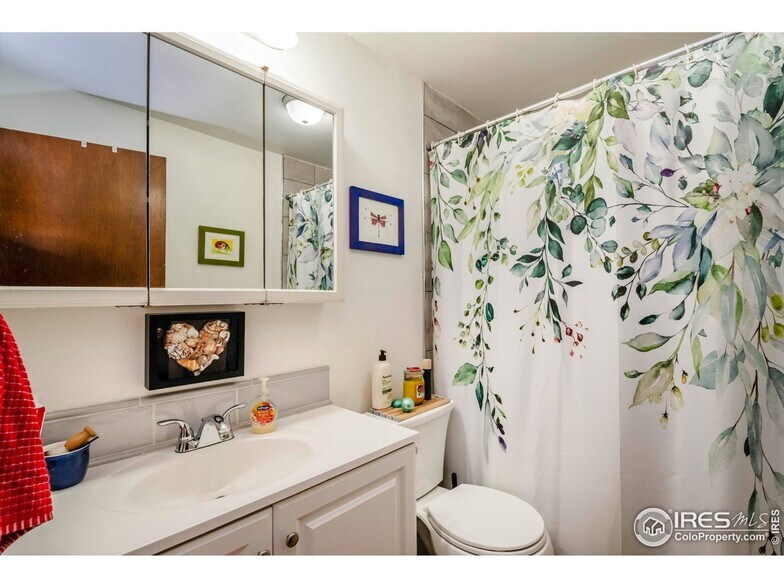 Building Photo - 824 Meeker St