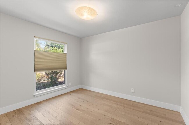 Building Photo - 5405 Fairmont Cir