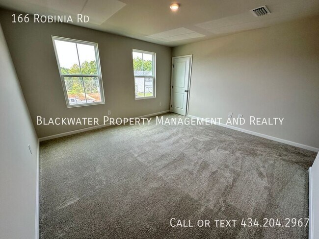 Building Photo - 166 Robinia Rd