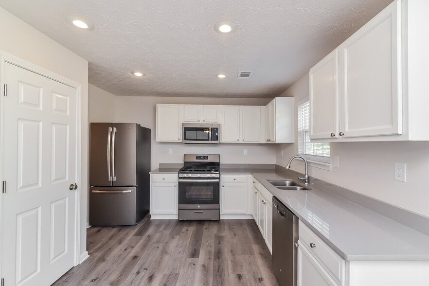 Building Photo - 626 Stonecrest Dr