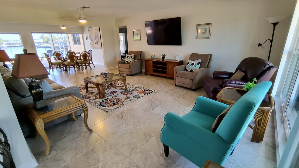 Building Photo - 910 Juno Dr