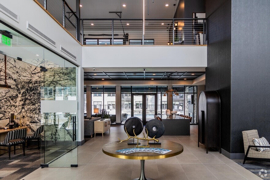 1,000 SF Lobby - 19th & Graf Apartment Homes