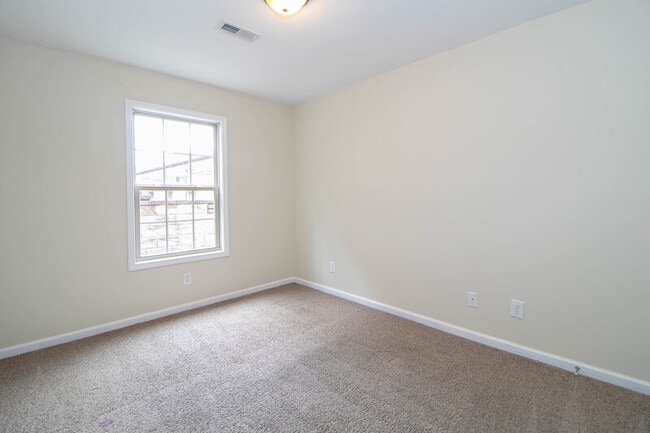 Building Photo - 1716-D Thistlewood Dr