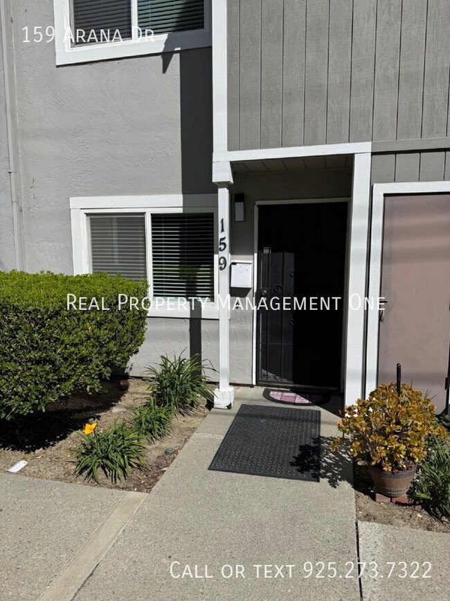 Building Photo - 159 Arana Dr