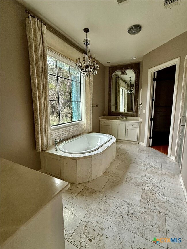 Building Photo - 627 Mission View Ct