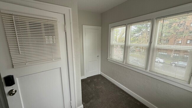 Building Photo - 431