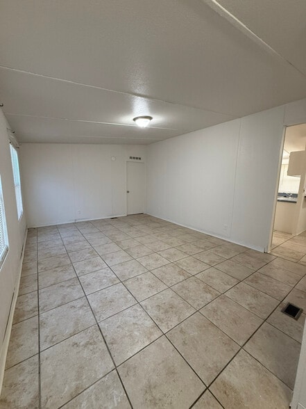 Building Photo - 605 N Executive Dr