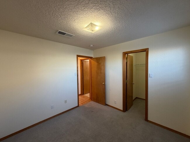 Building Photo - 3 Bedroom Single Story Home Available Near Unser Blvd NW & Ladera Dr NW!