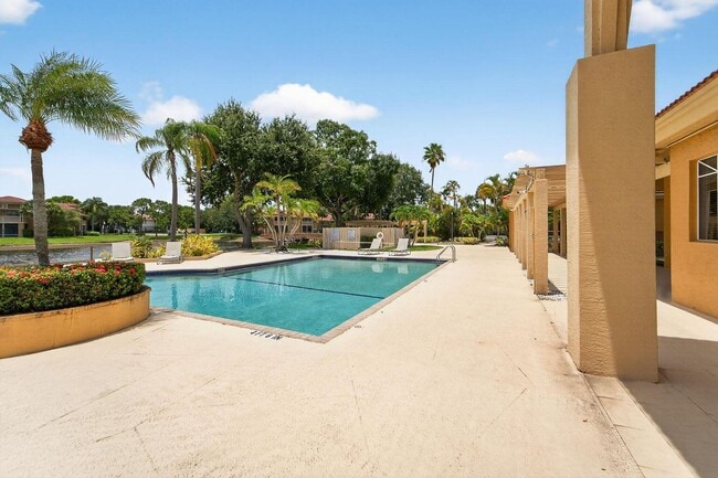 Building Photo - 4871 Via Palm Lakes Via