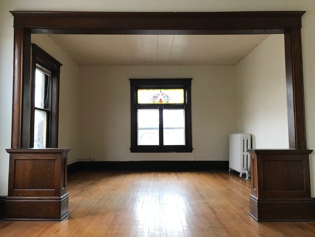 Building Photo - 2404 Lyndale Ave S