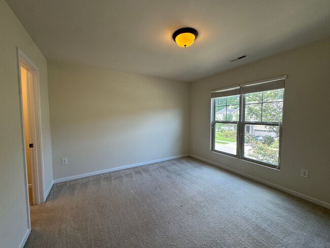 Building Photo - 3 Bedroom/2.5 Bath Brick Townhome in Cary NC