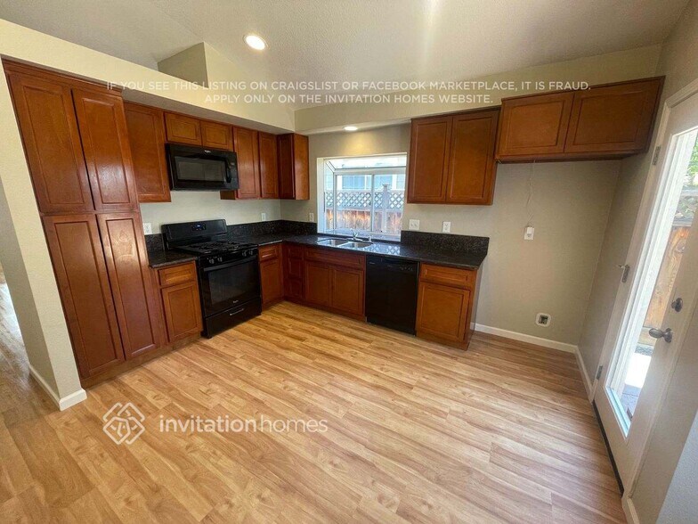 Building Photo - 5085 Wagon Wheel Way